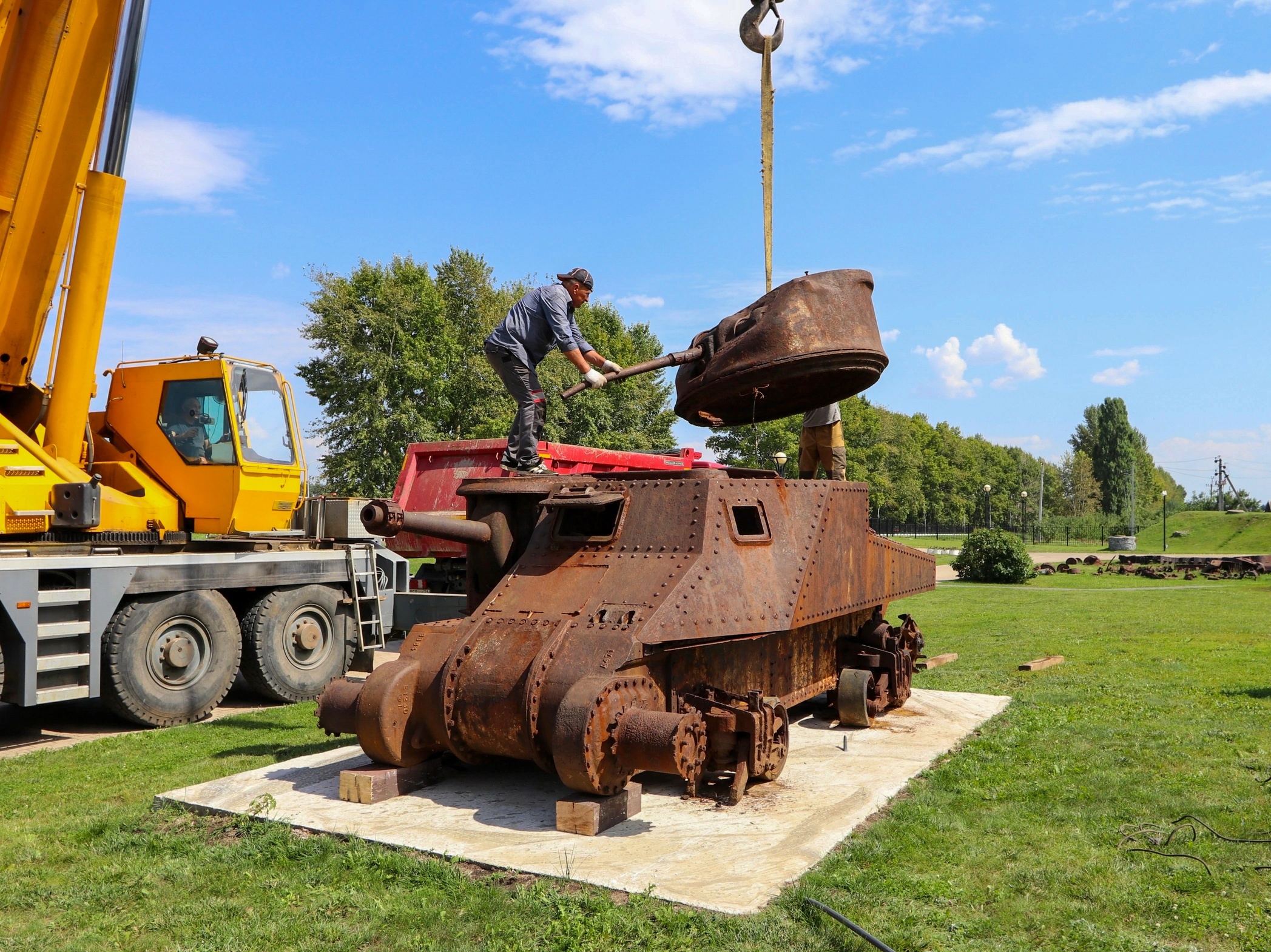 Танк M3 Lee переехал на новую площадку | 09.08.2022 | Прохоровка -  БезФормата